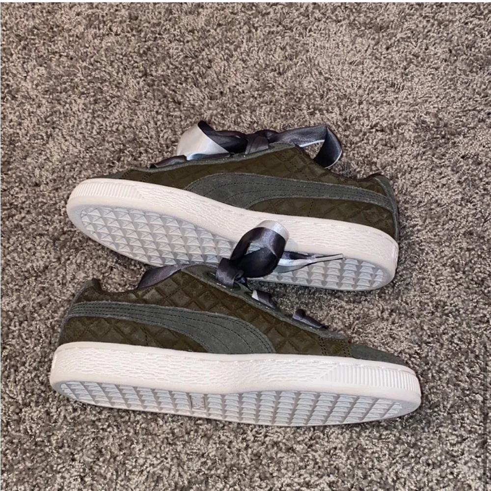 Puma sneakers dark